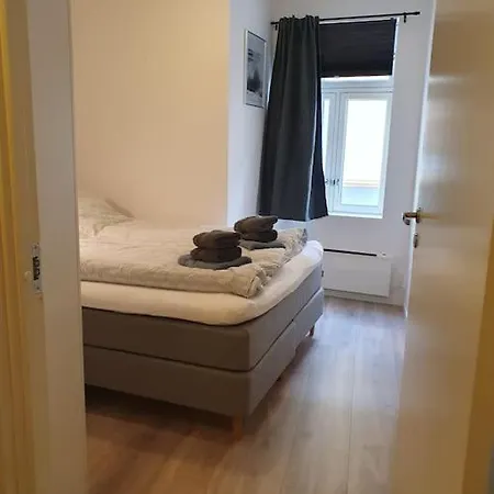 Corner With 2 Bedrooms In The Middle Of The Centre