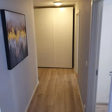 Corner With 2 Bedrooms In The Middle Of The Centre