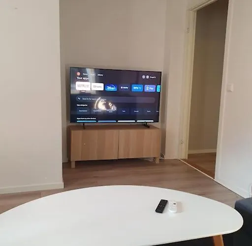 Corner With 2 Bedrooms In The Middle Of The Centre