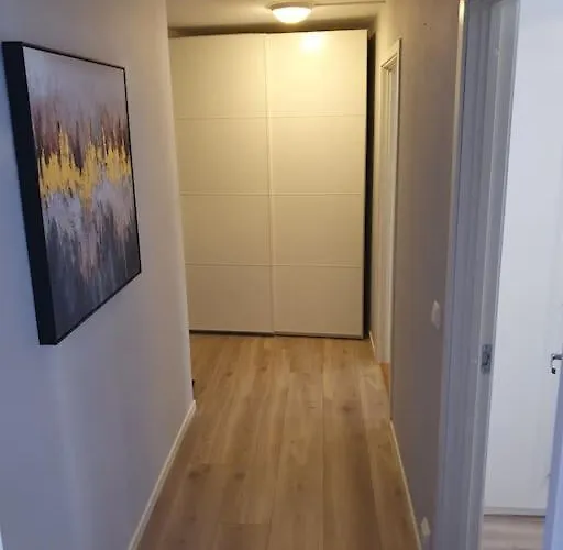 Corner With 2 Bedrooms In The Middle Of The Centre